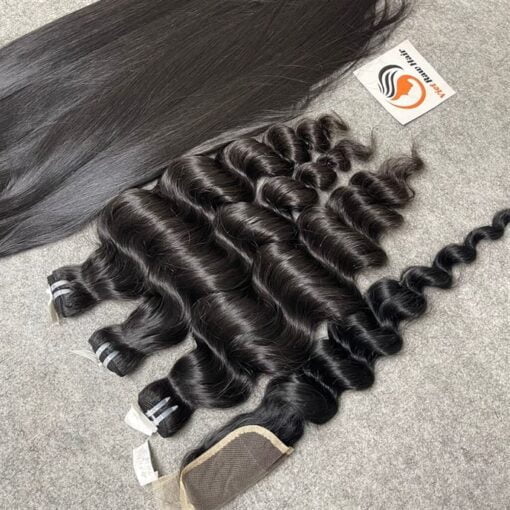 feixe de cabelo com ondas soltas e fecho de renda 5x5